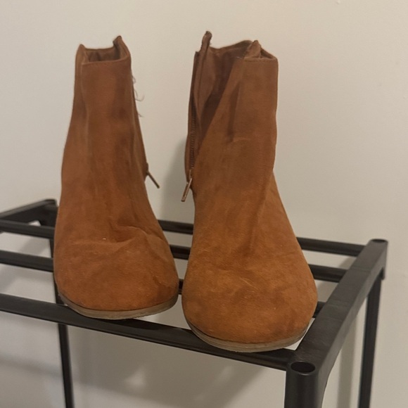 Old Navy Tan Suede Stacked Heel Ankle Booties - Picture 2 of 3